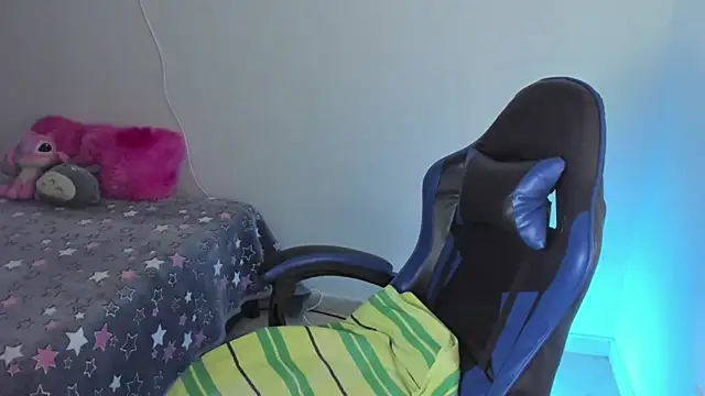 roseliam25 online show from February 2026 02:07:02 PM