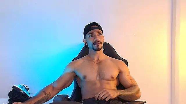 Snapshot of Manolo_Hot1 chatting on January 2025 02:25:01 PM Manolo Hot1 online show from January 2025 02:25:01 PM