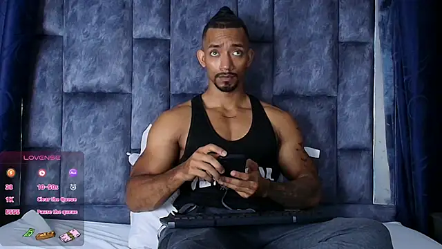 Snapshot of Manolo_Hot1 chatting on January 2025 02:13:01 PM Manolo Hot1 online show from January 2025 02:13:01 PM