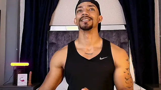 Snapshot of Manolo_Hot1 chatting on January 2025 02:25:02 PM Manolo Hot1 online show from January 2025 02:25:02 PM