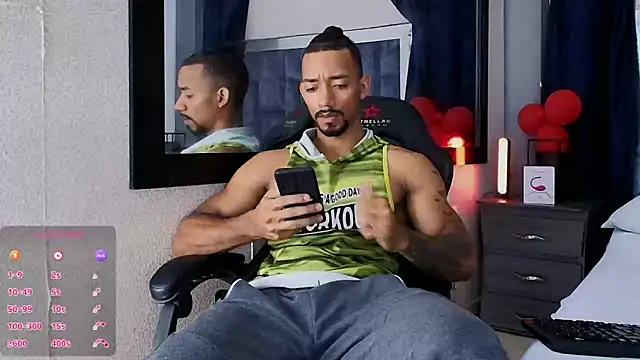 Snapshot of Manolo_Hot1 chatting on February 2025 02:48:01 PM Manolo Hot1 online show from February 2025 02:48:01 PM