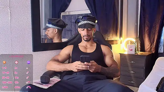 Snapshot of Manolo_Hot1 chatting on February 2025 02:33:02 PM Manolo Hot1 online show from February 2025 02:33:02 PM