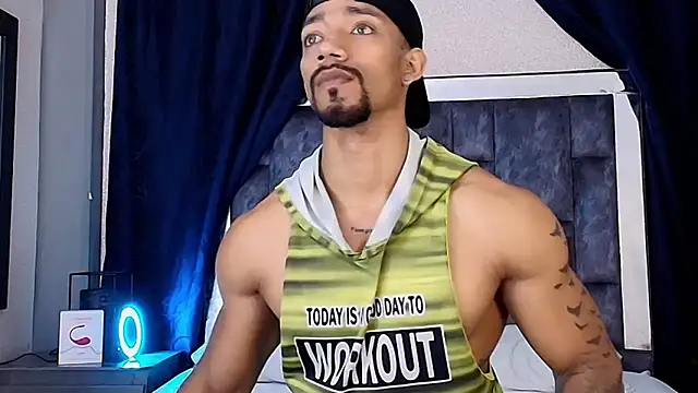 Snapshot of Manolo_Hot1 chatting on February 2025 02:38:01 PM Manolo Hot1 online show from February 2025 02:38:01 PM