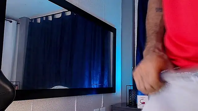 Snapshot of Manolo_Hot1 chatting on March 2025 02:48:01 PM Manolo Hot1 online show from March 2025 02:48:01 PM