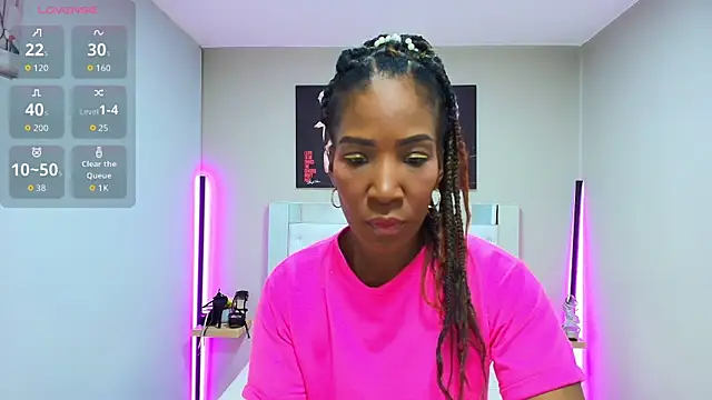 kimmturner online show from November 2025 12:39:02 PM