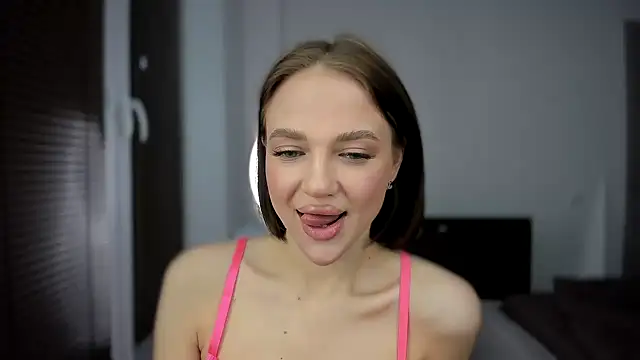 sarahphyllis online show from January 2025 05:53:01 PM