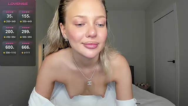 Snapshot of sarahphyllis chatting on June 2026 09:08:02 PM sarahphyllis online show from June 2026 09:08:02 PM