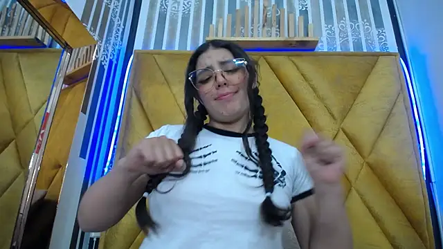 Snapshot of Paola_Lyon_ chatting on February 2025 06:02:01 PM Paola Lyon online show from February 2025 06:02:01 PM