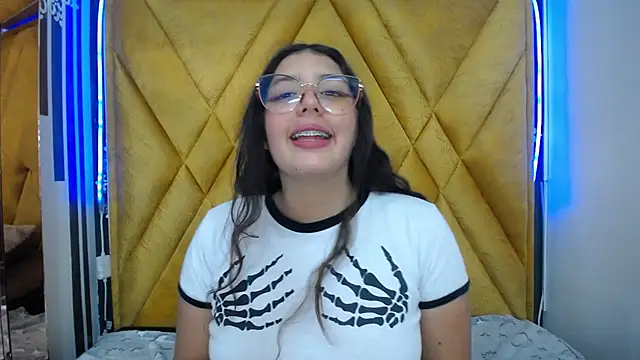Snapshot of Paola_Lyon_ chatting on February 2025 09:04:01 PM Paola Lyon online show from February 2025 09:04:01 PM