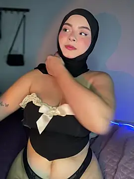 Snapshot of aneesa_darzi chatting on January 2025 09:37:01 PM aneesa darzi online show from January 2025 09:37:01 PM