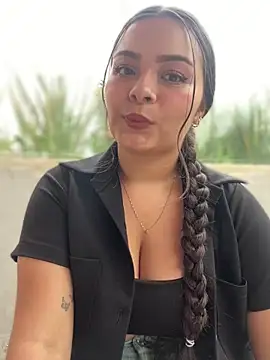 Snapshot of aneesa_darzi chatting on March 2025 08:55:01 PM aneesa darzi online show from March 2025 08:55:01 PM