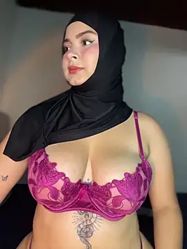 Snapshot of aneesa_darzi chatting on April 2026 06:20:01 PM aneesa darzi online show from April 2026 06:20:01 PM