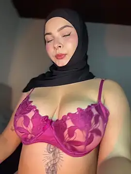 Snapshot of aneesa_darzi chatting on May 2026 09:00:02 PM aneesa darzi online show from May 2026 09:00:02 PM