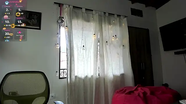 Snapshot of Rainbow_leia chatting on December 2024 06:44:02 PM Rainbow leia online show from December 2024 06:44:02 PM