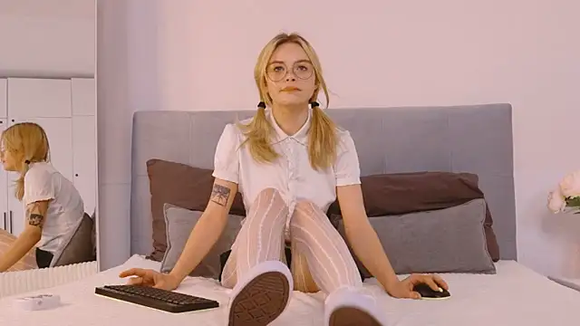 Snapshot of FapClubFamm chatting on September 2025 04:18:01 PM FapClubFamm online show from September 2025 04:18:01 PM