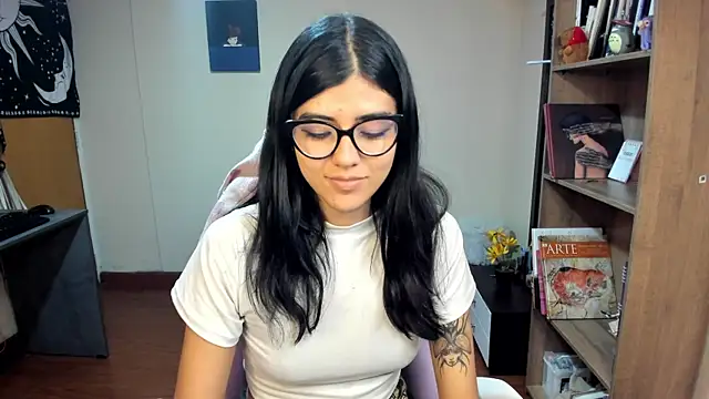 Snapshot of valerie__skyy chatting on February 2025 02:48:02 AM valerie skyy online show from February 2025 02:48:02 AM