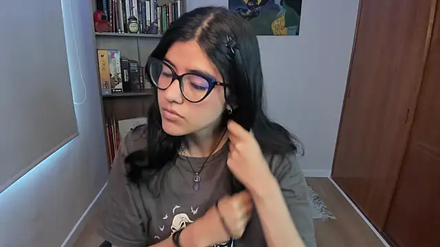 Snapshot of valerie__skyy chatting on December 2025 11:30:02 AM valerie skyy online show from December 2025 11:30:02 AM