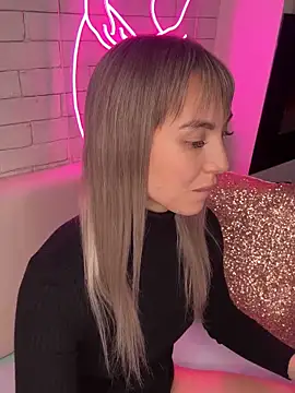 Snapshot of MiaMinx chatting on December 2024 02:22:02 AM MiaMinx online show from December 2024 02:22:02 AM