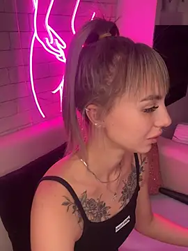 Snapshot of MiaMinx chatting on December 2024 10:25:01 PM MiaMinx online show from December 2024 10:25:01 PM