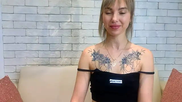 Snapshot of MiaMinx chatting on January 2025 04:58:01 AM MiaMinx online show from January 2025 04:58:01 AM