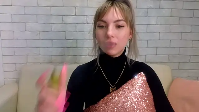 Snapshot of MiaMinx chatting on February 2025 04:37:01 AM MiaMinx online show from February 2025 04:37:01 AM