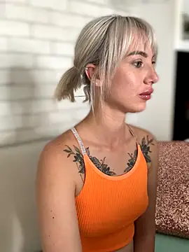 Snapshot of MiaMinx chatting on October 2025 12:55:01 AM MiaMinx online show from October 2025 12:55:01 AM