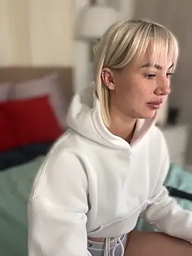 Snapshot of MiaMinx chatting on October 2025 11:39:01 PM MiaMinx online show from October 2025 11:39:01 PM