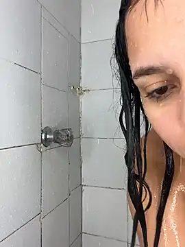 pamela anderson  online show from December 2024 05:37:01 PM