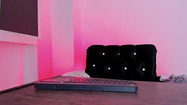 Mialenox online show from March 2025 01:39:01 AM