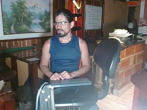 Snapshot of Dr_Pocholate84 chatting on May 2026 11:23:04 PM Dr Pocholate84 online show from May 2026 11:23:04 PM