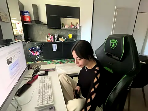 Chloe Ricci online show from November 2025 07:52:02 AM