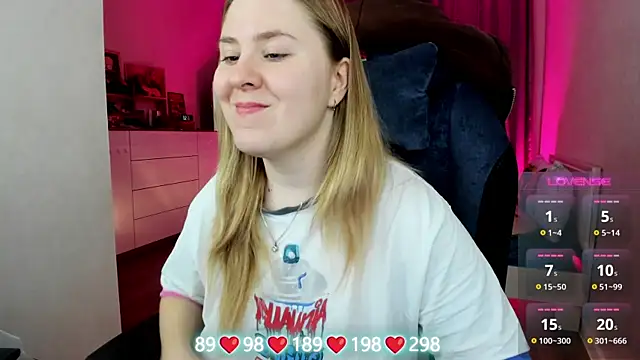 Olivia Munk online show from December 2025 03:59:01 AM