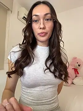 Snapshot of MichelleFerry_ chatting on April 2026 04:32:01 AM MichelleFerry online show from April 2026 04:32:01 AM