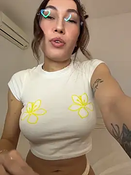 Snapshot of MichelleFerry_ chatting on June 2026 04:02:02 AM MichelleFerry online show from June 2026 04:02:02 AM
