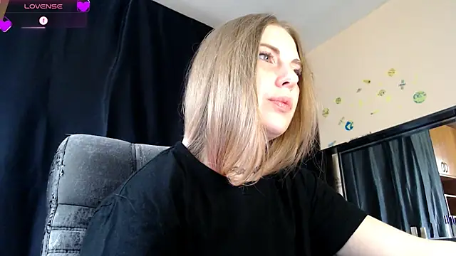 Snapshot of Aqualen chatting on April 2026 11:41:02 AM Aqualen online show from April 2026 11:41:02 AM