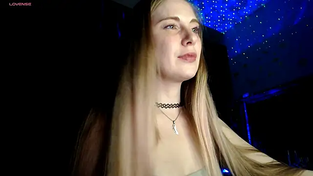 Snapshot of Aqualen chatting on April 2026 04:46:02 PM Aqualen online show from April 2026 04:46:02 PM