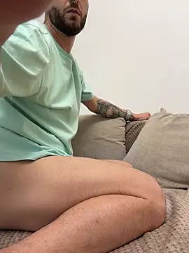 ElChapoGuzman95 online show from February 2026 08:46:02 PM