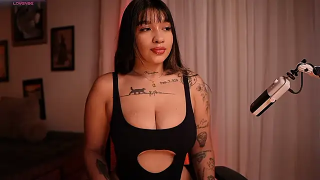 HannahW  online show from January 2026 10:24:01 PM