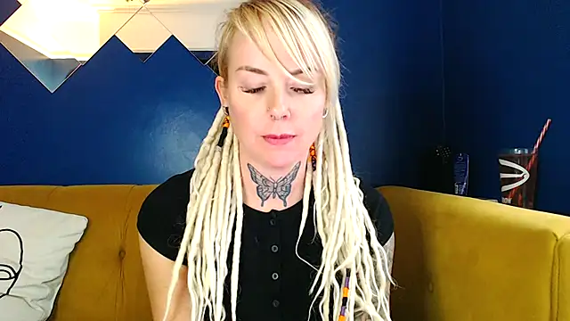pixiedreadx online show from November 2025 01:33:02 PM