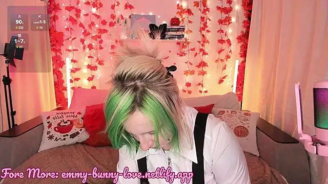 EmmyBunny online show from September 2025 06:20:01 PM
