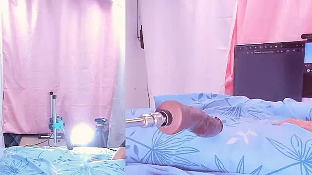 Aleska James online show from September 2025 12:39:02 PM