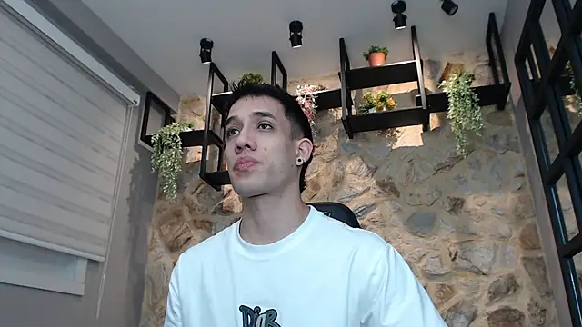 alexgiraldo  online show from January 2025 11:17:01 AM