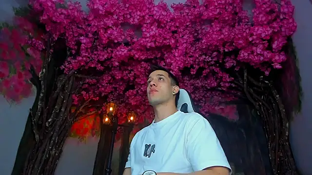 alexgiraldo  online show from February 2025 11:28:01 AM