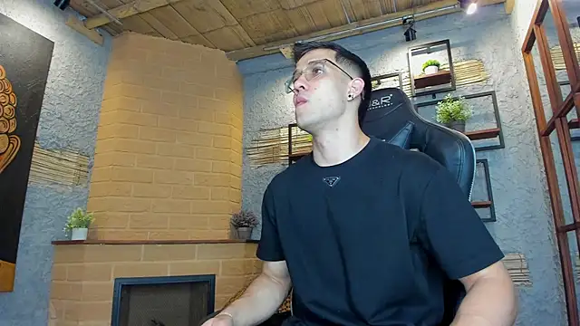 alexgiraldo  online show from February 2025 11:17:01 AM