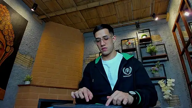 alexgiraldo  online show from February 2025 11:22:01 AM