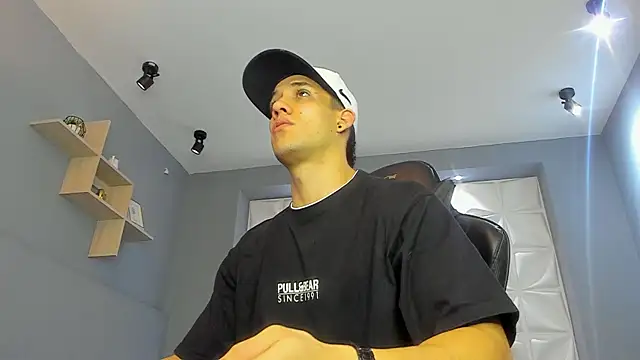 alexgiraldo  online show from March 2025 11:19:02 AM