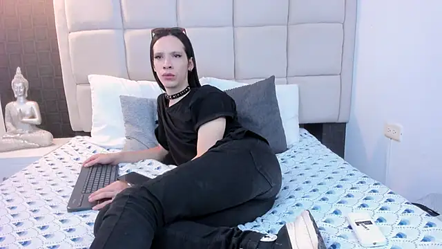 Hecatee 77 online show from March 2025 08:05:01 PM