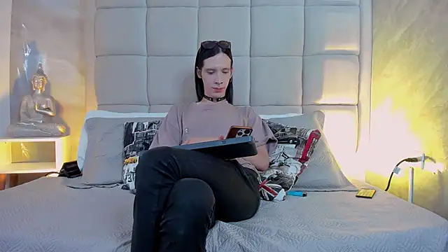 Hecatee 77 online show from October 2025 08:00:02 PM