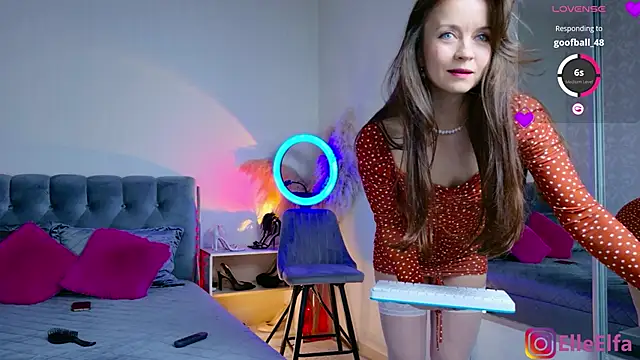 Snapshot of Elfaelle chatting on September 2025 07:25:01 PM Elfaelle online show from September 2025 07:25:01 PM
