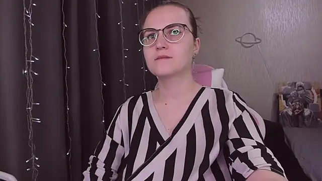 MissBrightShine online show from November 2025 10:05:01 AM